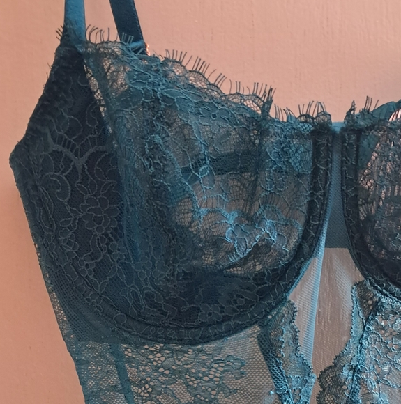 Victoria's Secret lingerie - Picture 3 of 9